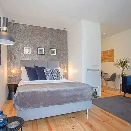 Liiiving In Cozy Chic Downtown Hotel 4*